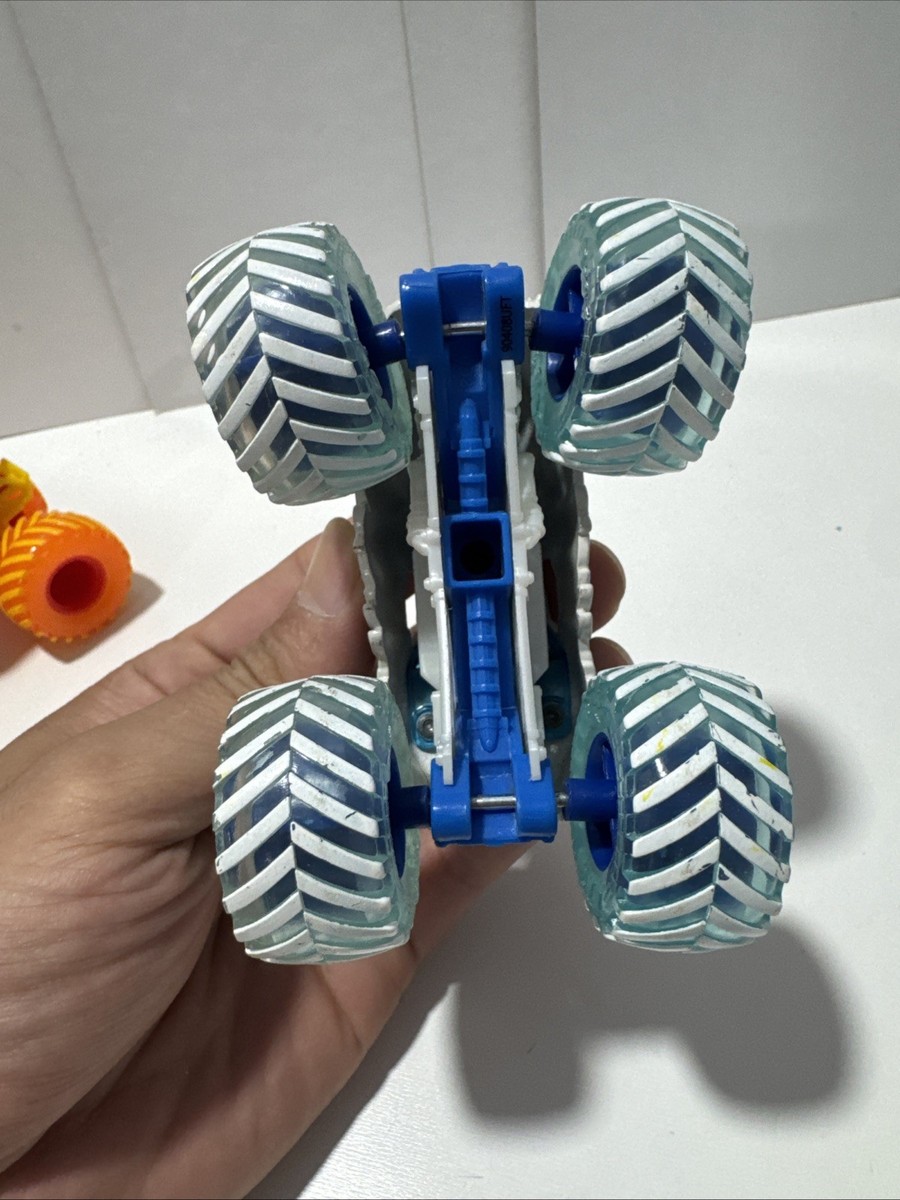 Monster Jam Fire & Ice Wildfire & Yeti 2019 Spin Master Walmart