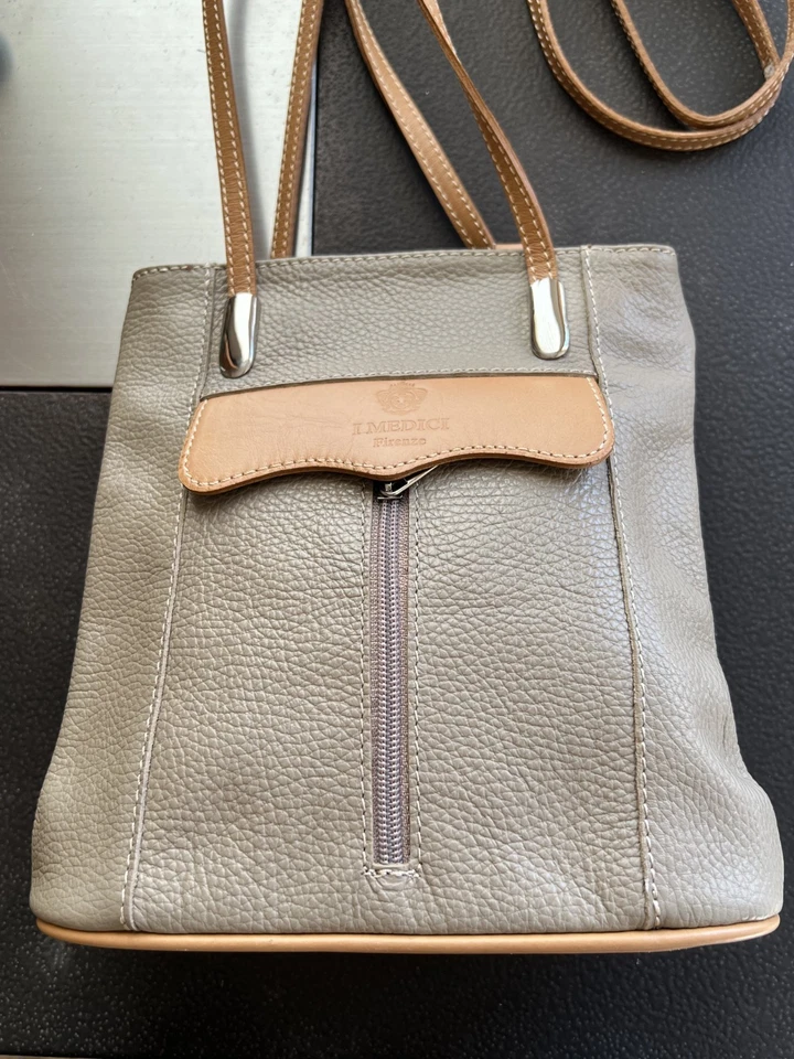 Bandolera Firenze de cuero italiano y se convierte en mochila topo y camello Foto 2 de 4