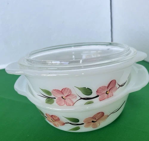 2 Vintage Fire King 1 Pint Casseroles with 1 Cover #445- Nice!