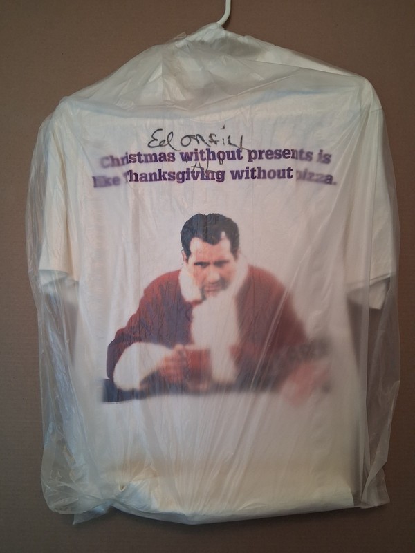 Married with Children Christmas CAST Signed T-shirt ( Studio Lot ) 6 Autographs