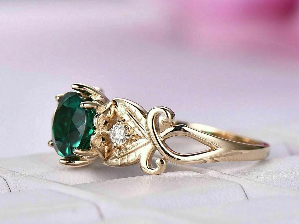 Anillo de boda de esmeralda verde de corte redondo de 2,25 quilates enchapado en oro amarillo de 14 quilates Foto 4 de 4