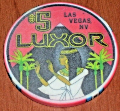$5 VINTAGE 3RD EDITION (N) GAMING CHIP FROM THE LUXOR CASINO LAS VEGAS NV