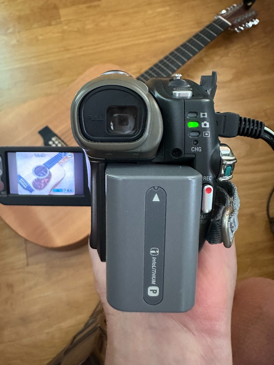 SONY DCR-DVD408 Handycam Camcorder Handheld Video Recorder