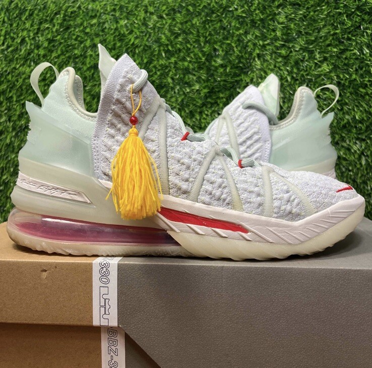 【新品 32cm】 NIKE LEBRON 18 XVIII NIKE LEBRON 18 XVIII LOW (GS) BUNNY SPACE JAM SZ 4.5Y-WOMENS