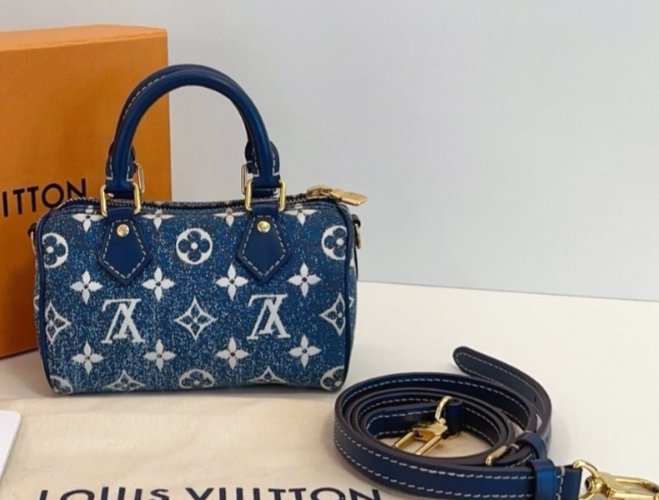 Louis Vuitton ネイビー ハンドバッグ Louis Vuitton Navy Blue Quilted Leather New Wave Chain NM MM Bag