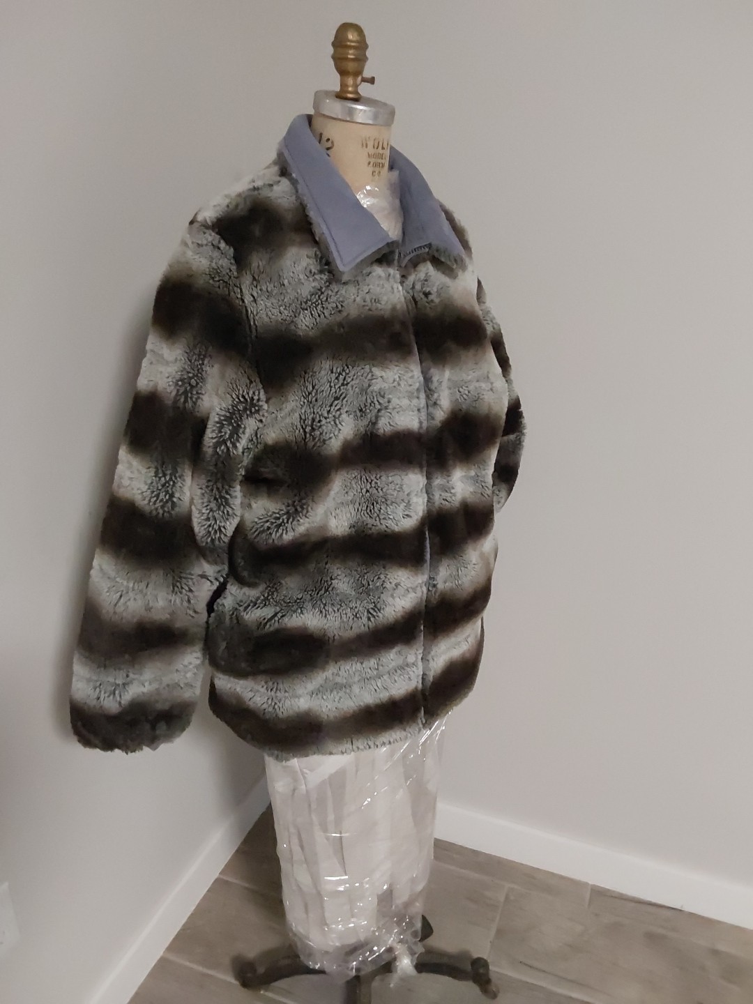 Women's Reversible Fun Fur And Fun Suede Jacket   Size Large