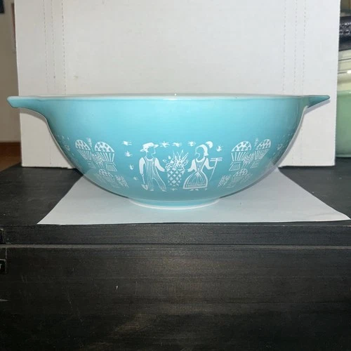 Vintage PYREX TURQUOISE Blue Amish Butterprint Cinderella 4 Qt Mixing Bowl 444