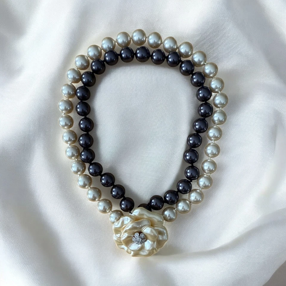 COLLAR CAMILLA FLOR TAHITIANO Y BLANCO CRISTAL PERLA LUCITA Y CRISTAL FLOR Foto 2 de 4