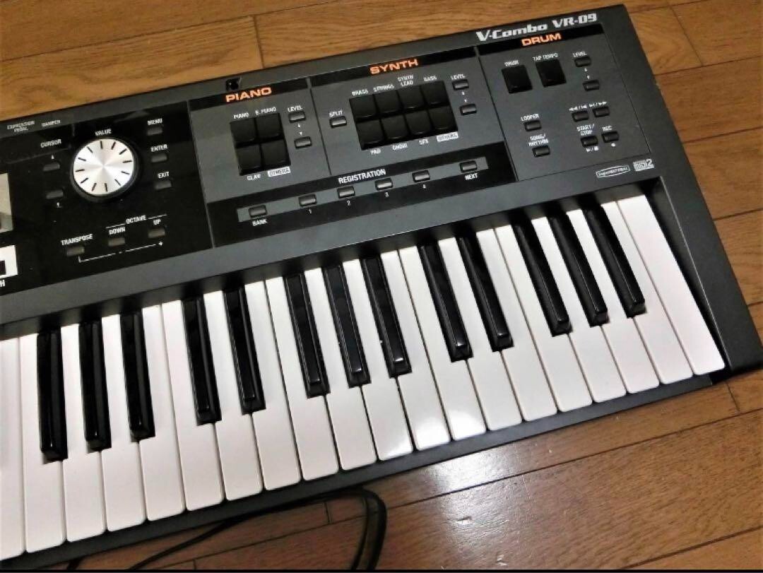 Roland V-Combo VR-09-B 61-key synthesizer Stage Performance
