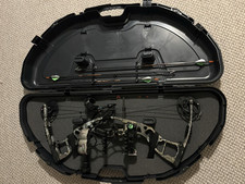 Hoyt Powermax Compound Bow Right Hand Camo/Black w/ Case, Arrows, QAD Ultra-Rest