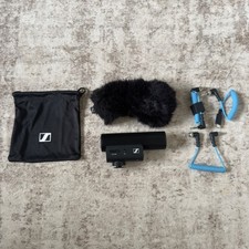 Sennheiser MKE 400 Shotgun Microphone, With USB-C Cord, Excellent Condition 