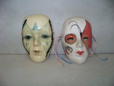 2 MASQUES VINTAGE EN CÉRAMIQUE PEINTS À LA MAIN MARDI GRAS DÉCORATION MURALE