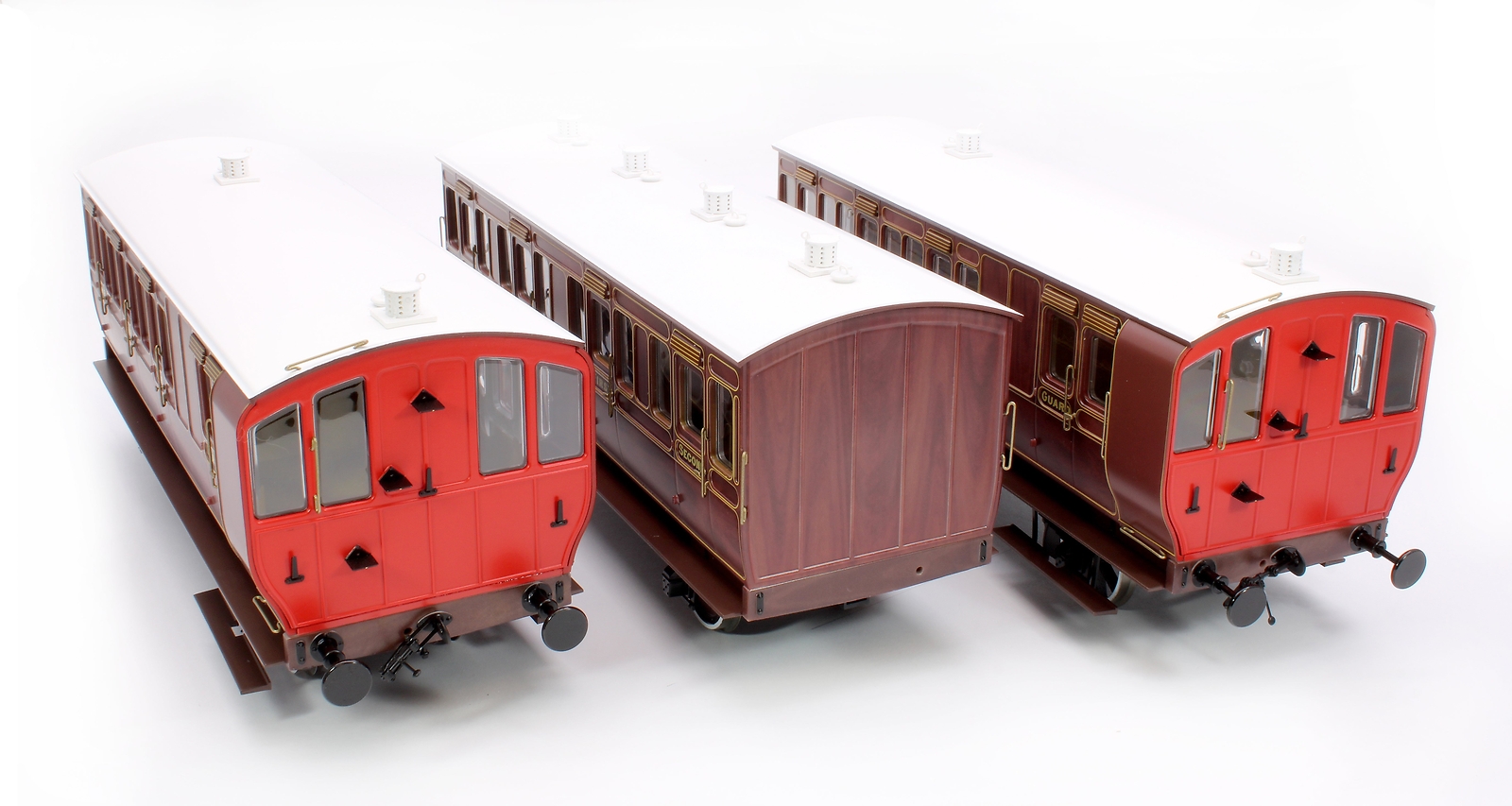 Dapol O Gauge Set of 3 Stroudley 4 Wheel Suburban Oil Lit Mahogany