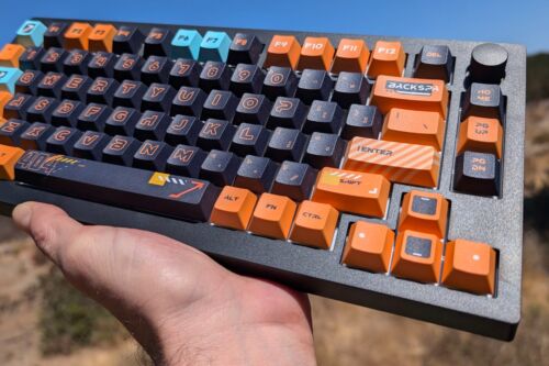 75% Muted Orange Wireless Custom Keyboard | Lubed Milky Yellow | Orange Keycaps - Picture 11 of 24