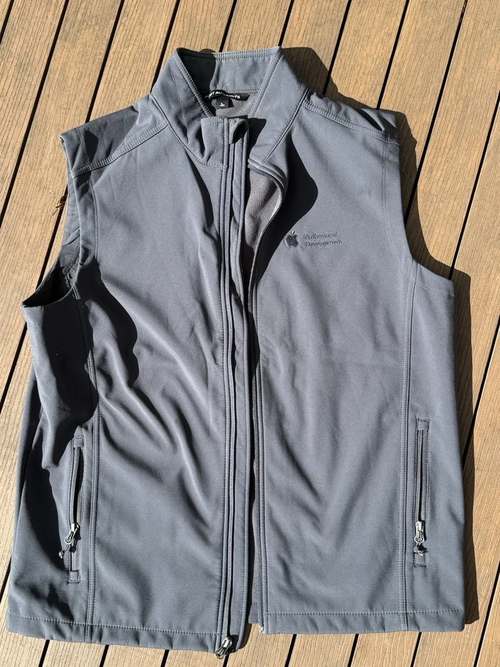 Флис и жилет Apple для профессионального обучения и развития корпоративного выпуска большого размера - Изображение 4 из 4