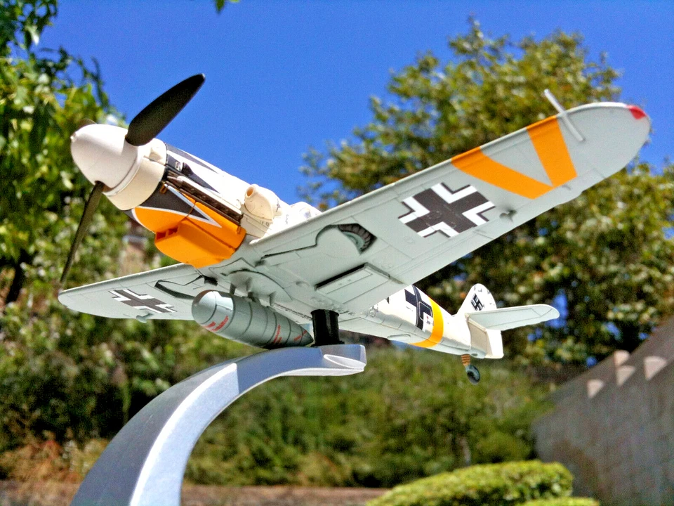 Corgi Messerschmitt Bf 109G Erich Hartmann, 352 Aerial Victories Hungary  1:72 - Image 2 of 4