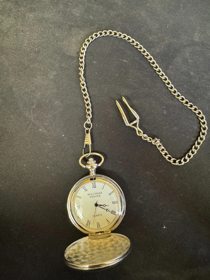 Reloj Bolsillo Mullingar Peltre Hecho en Irlanda Necesita Batería Nueva Foto 3 de 4