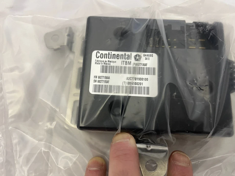 Dodge Ram 1500 2019-2024 módulo de remolque Mopar genuino 68277136AF Foto 2 de 3