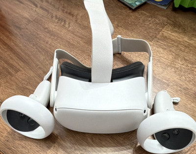 Meta Quest 2 Standalone VR Headset 120Hz Refresh Rate White w/ 2 Controllers
