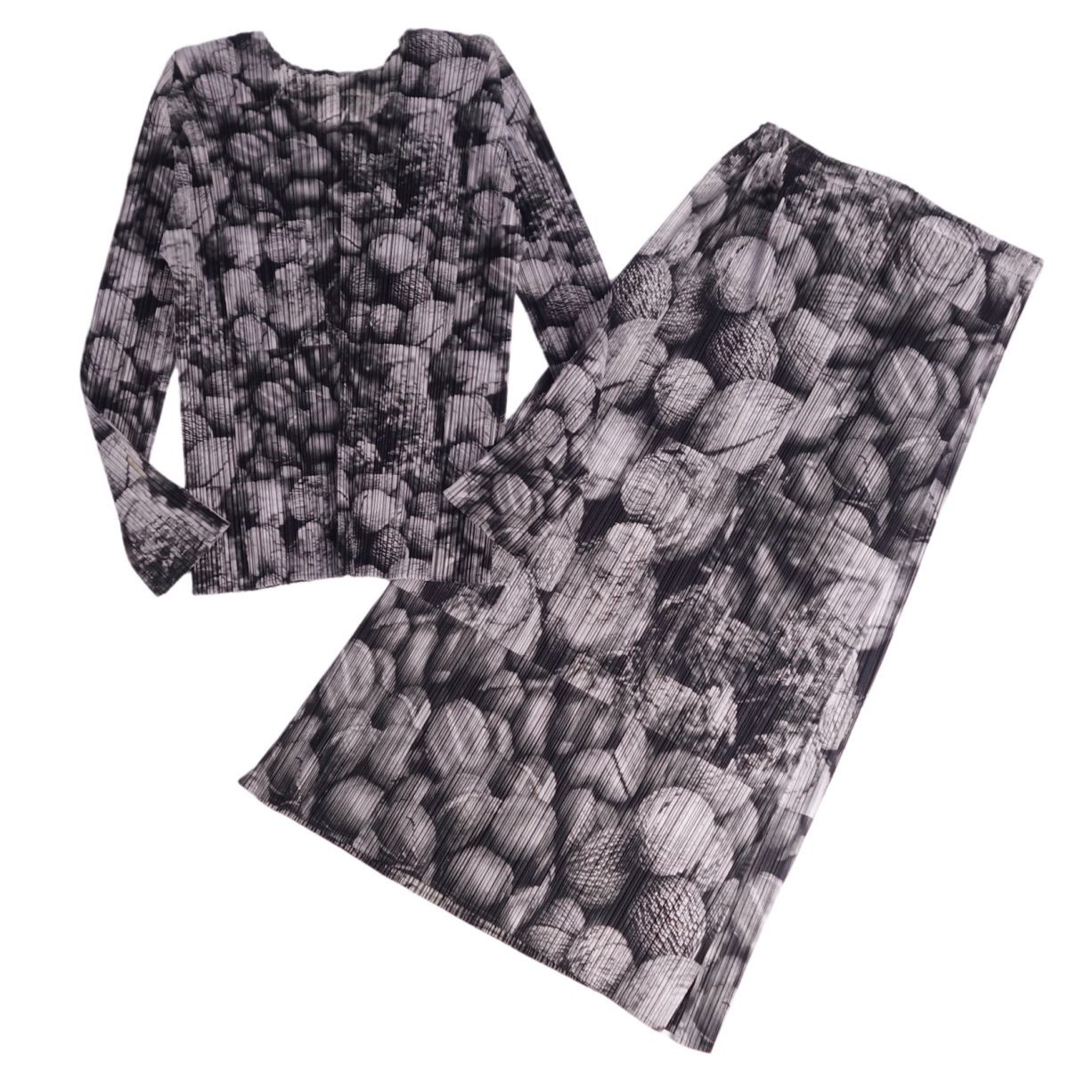 extremely beautiful condition PLEATS PLEASE ISSEY… - image 1