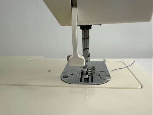 Singer 57815 C Sewing Machine without Presser Foot, Needle - Tested Working - Picture 12 of 19