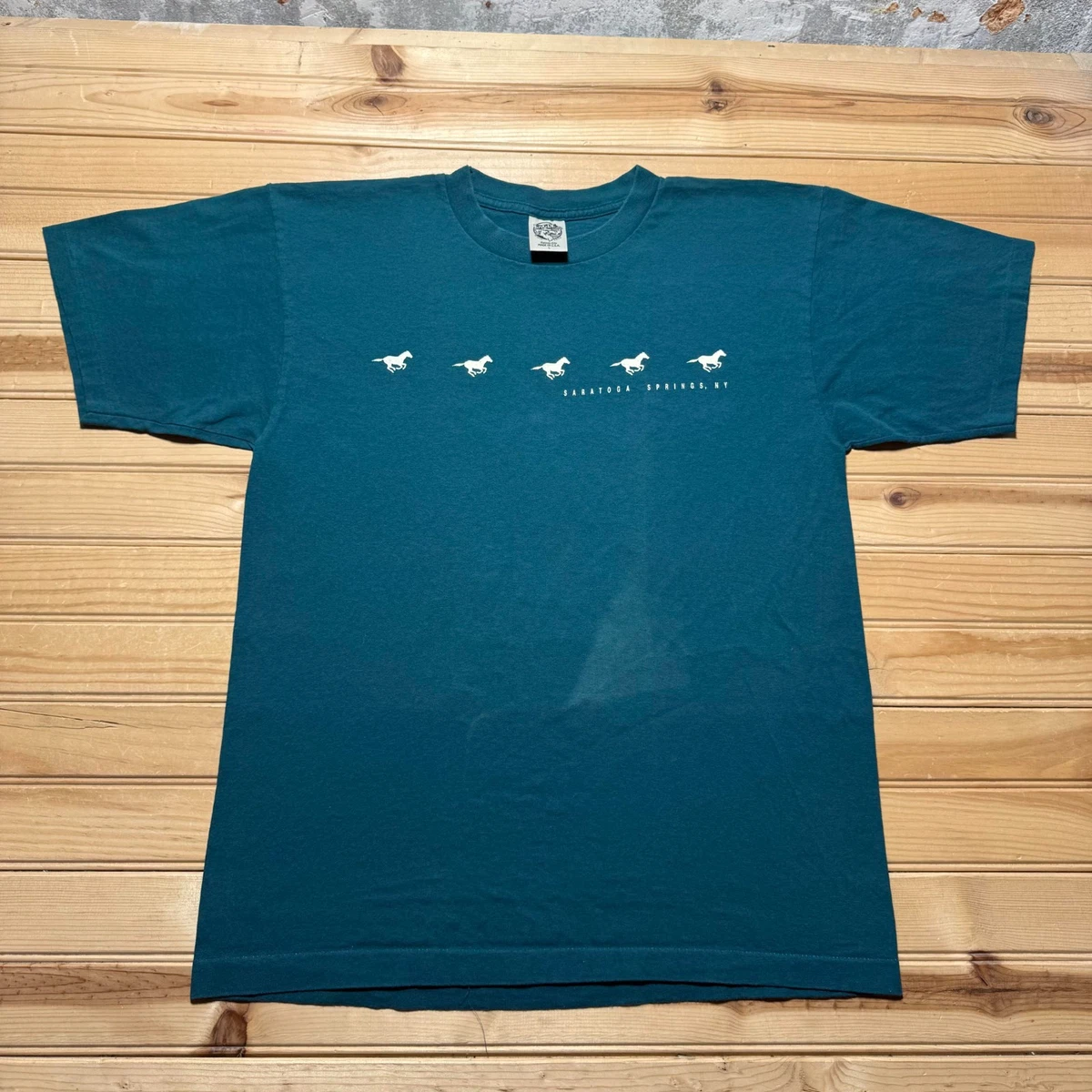 T-shirt Saratoga Race Course 2011 – Gildan Homme Taille L – Course De Chevaux New York – Neuf Sans étiquettes