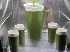 MCM Plastic Avocado Green Pitcher w Lid-Wood Handle 4 Glasses