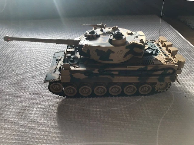 Large RC Twin Battle Tank Radio Remote Control Tank Abrams M1-A2 Vs Tiger-I - Image 2 of 4