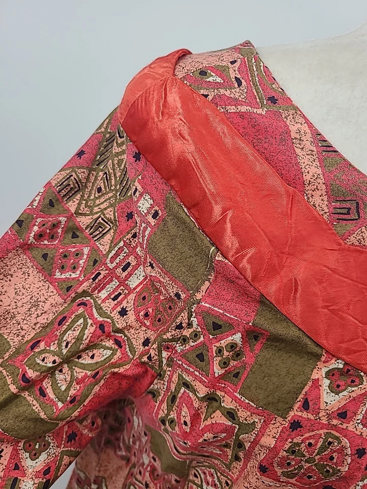 Vestido de casa vintage de caftán Muumuu de los años 50, Robarre Fabrics Inc. Pink Tiki Hawaiian Foto 4 de 4