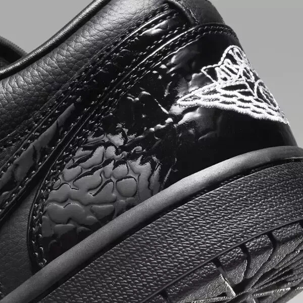 ★NIKE★ Air Jordan 1 Black Croc エアジョーダン1 HJ7743-010 Nike WMNS Air Jordan 1 Low SE Black Croc HJ7743-010 Women's