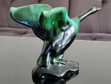 Scultura in ceramica "Anatra volante".