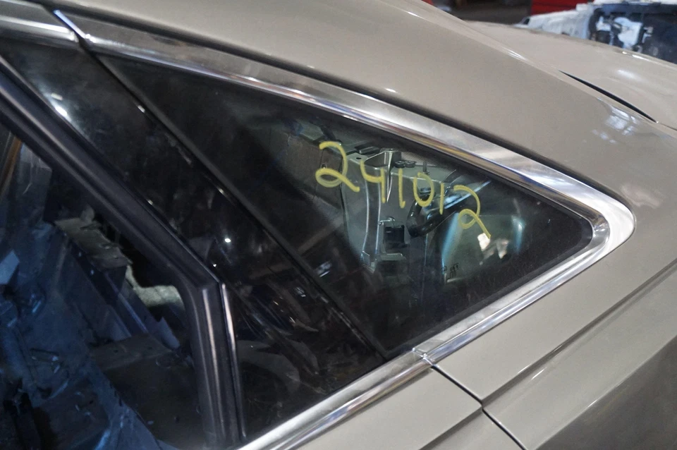 Rear Left Quarter Panel Window Glass OEM 4N4845297 Audi A8l Quattro 2019 - Image 4 of 4