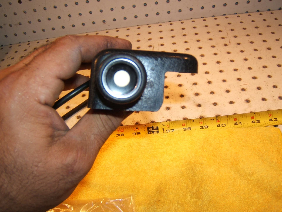 Mercedes 70-71 W109 300SEL 6.3 Dash Suspension Height adjusment 1 Switch cable - Image 3 of 4