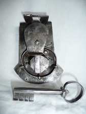 Zabytkowy zamek skrzyni z kluczem, żelazkiem, ręcznie kuty TS#06