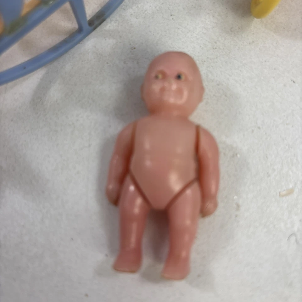 Mecedora vintage para casa de muñecas Renwal nº 65 rosa azul cuna triciclo bebé Foto 3 de 4