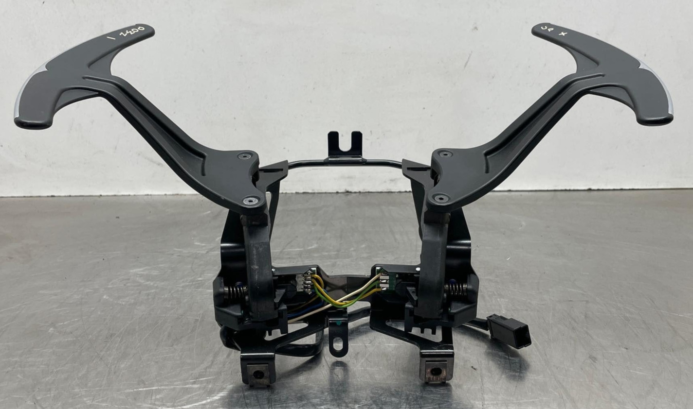 Maserati GranTurismo 2010 Shift paddle assembly Black