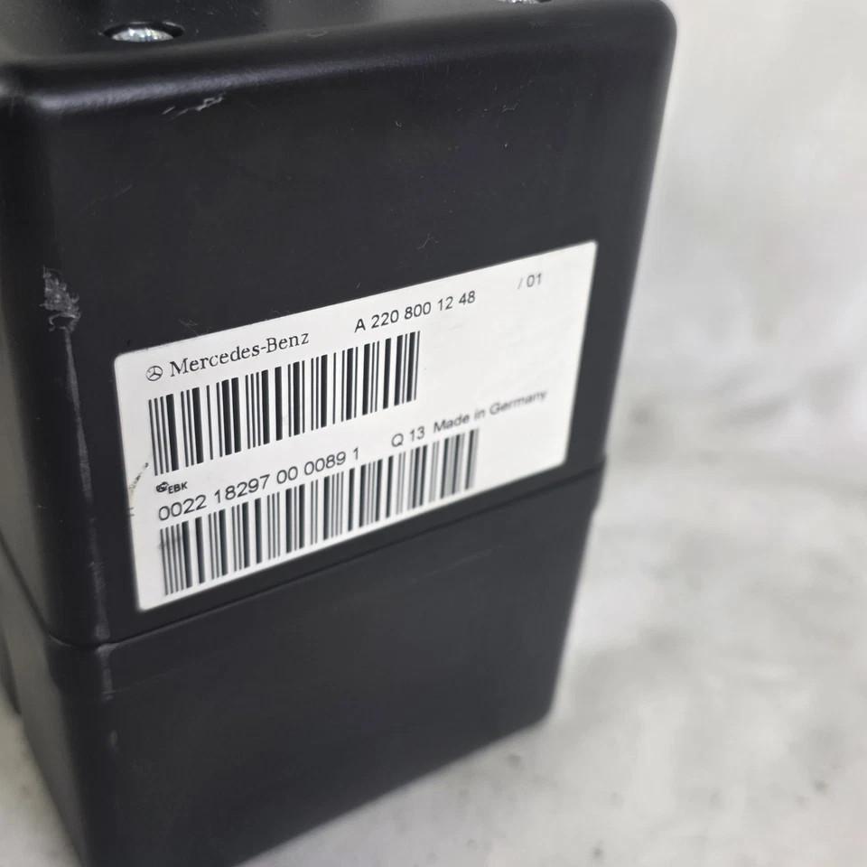 Вакуумный насос с дверным замком 2000-2006 Mercedes W215 W220 CL55 S55 2208001248 - Изображение 2 из 3