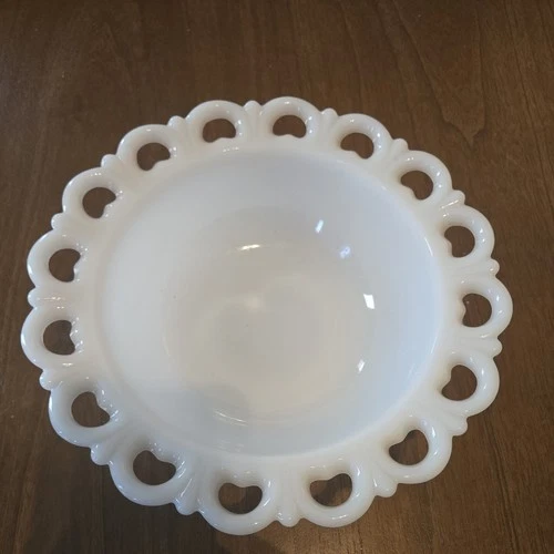 Vintage Anchor Hocking Milk Glass Open Lace Heart Edge (Old Colony) 9 1/2” Bowl