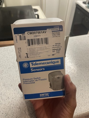 #ad Telemecanique 9013FHG42J59X Pressure Switch 1 4quot; Flat Free 1 Port $75.00