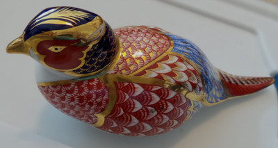 Vintage ROYAL CROWN DERBY ENGLAND Imari  Pheasant Figure Paperweight. no button