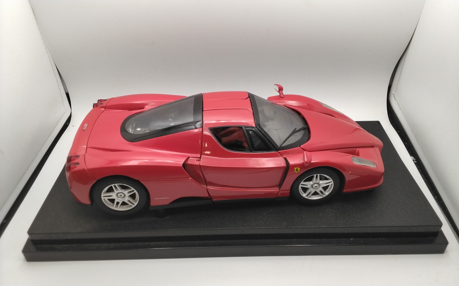 Hot wheels 2002 Ferrari Enzo Red 1/18 Model Car