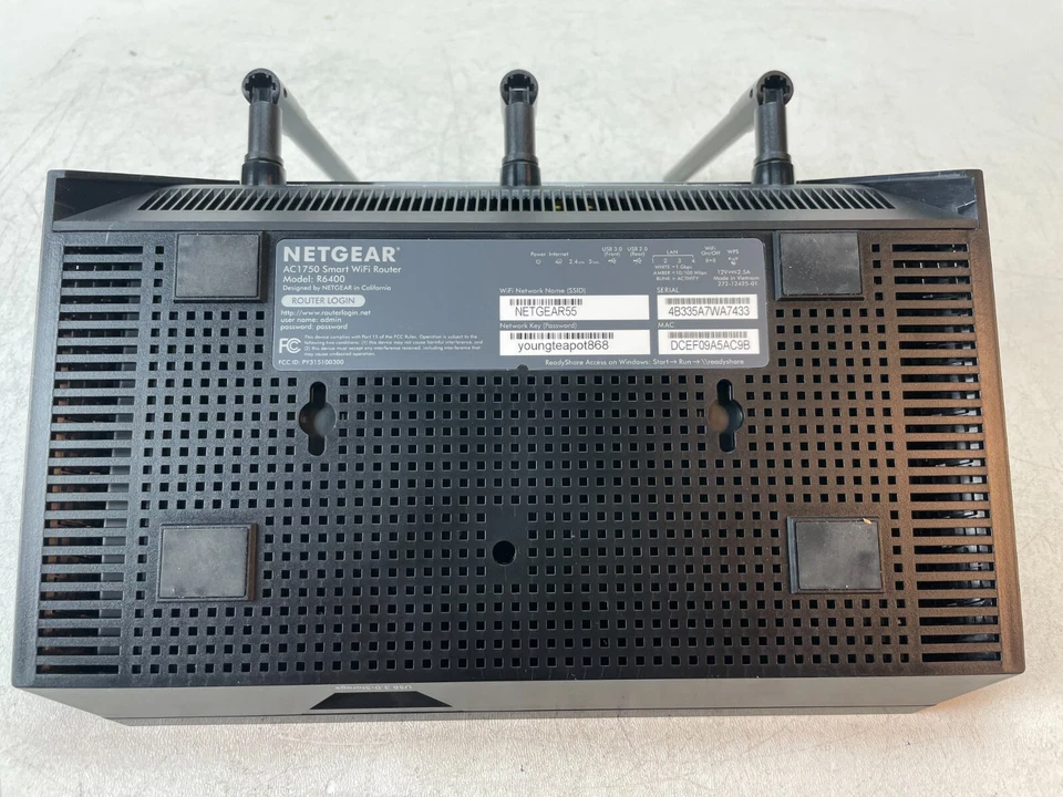 Netgear - R6400v2 - AC1750 Smart Wireless Dual-Band Gigabit Wifi Router Turns On - Image 3 of 4