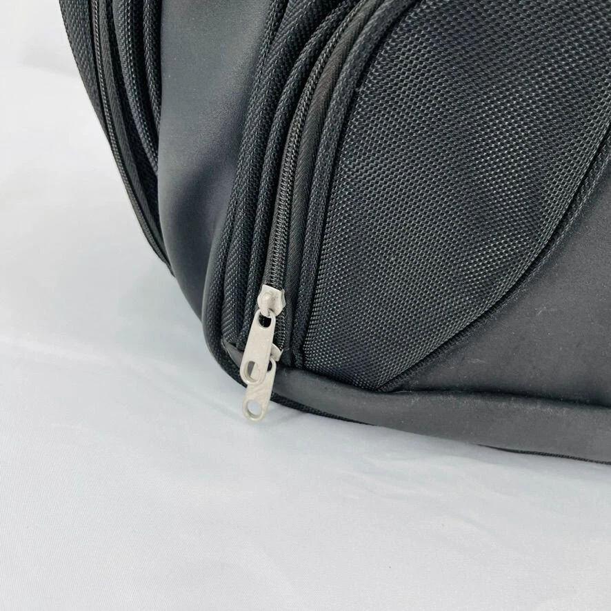 Mochila contorno negra Kensington modelo K62238 se adapta a cámara portátil de 16' Foto 2 de 4