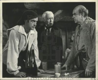 1953 Press Photo Raymon Greenleaf & Nestor Paiva Make Plans For Greene's Capture