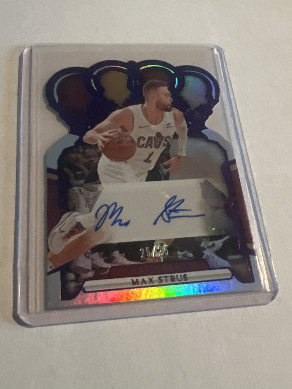 2023-24 Panini Crown Royale #CA-STR Max Strus Crown Autographs Purple #25/25
