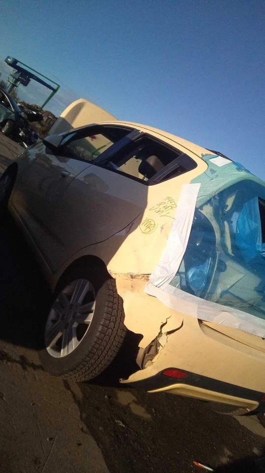 2015 Chevrolet Spark Right Steering Knuckle 1.2L Yellow 114K Miles OEM Foto 2 de 4