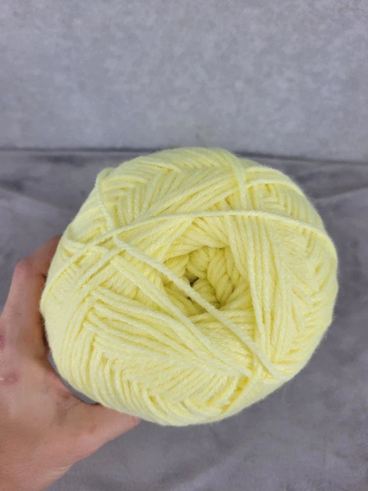 Hilo acrílico amarillo pastel marca Lion Pound of Love para tejer y ganchillo 1 lb Foto 3 de 4