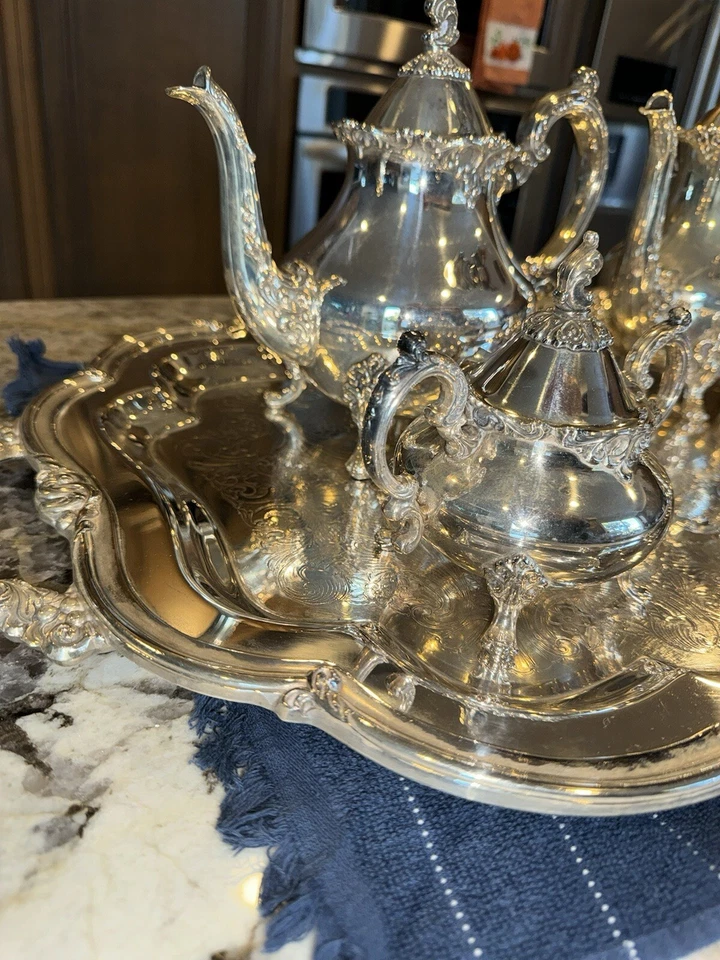 Vintage Oneida Venetian Silver Plated 5 Piece Footed Ornate Tea & Coffee Set - Image 4 of 4