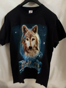 magliette con i lupi