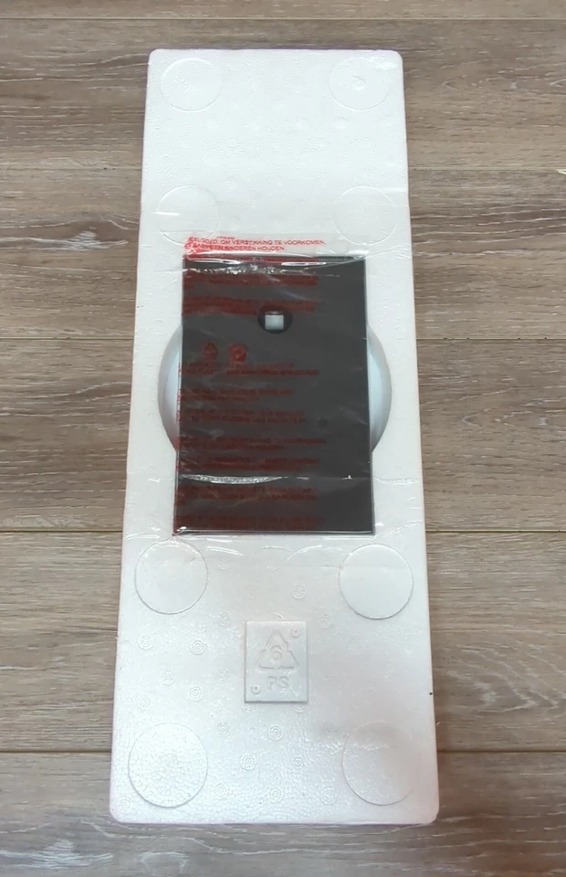 Soporte de papel higiénico con base rectangular moderno Gatco, 21,25" cromo 1431 canales Foto 3 de 3